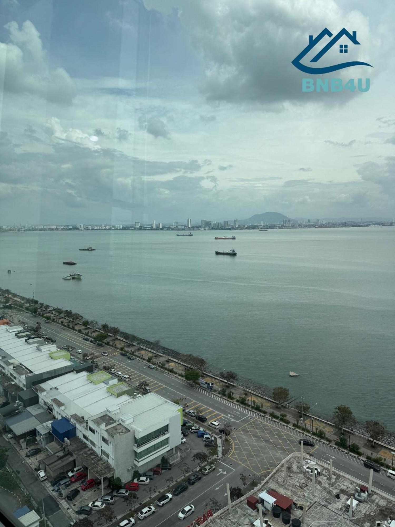Duplex Seaview Comfort Stay In City By Iz 조지타운 외부 사진